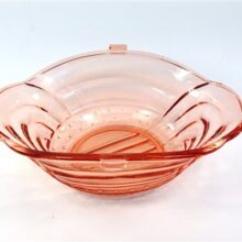 Vintage schaal roze glas bewerkt