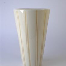Witte vaas met strepen