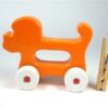 Hondje op wielen
