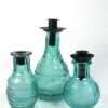 3 blauwe flesjes met kaarshouders