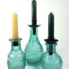 3 blauwe flesjes met kaarshouders