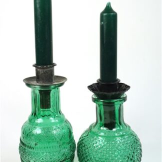 2 groene flesjes met kaarshouders