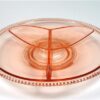 Vintage roze schaal met vakjes