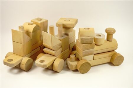 Houten trein met blokken