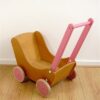 Houten poppen wagen