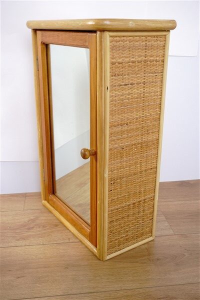 Vintage bamboe kastje wand