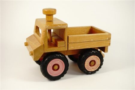 Vintage houten auto / vrachtwagen