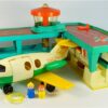 Vintage Fisher Price Play Family Airport / Luchthaven