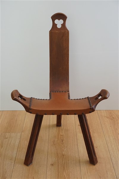 Vintage brutalist stoel, driepoot