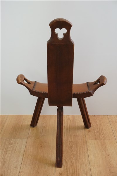Vintage brutalist stoel, driepoot