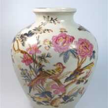 Oude vaas met vogel / bloemen - Jardin D'Ulysse