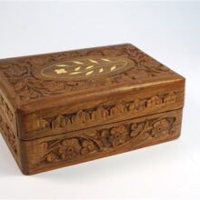 Bewerkt houten doosje / kistje