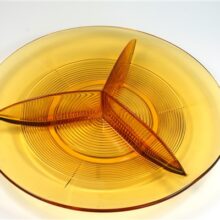 Vintage vakjesschaal glas amber