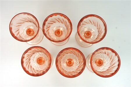 Vintage wijnglazen roze glas