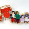 Poppenhuis popjes + meubeltjes