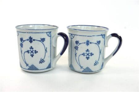 2 vintage mokken blauw/wit