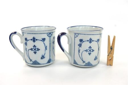 2 vintage mokken blauw/wit