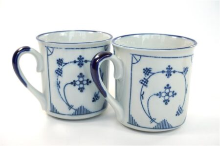 2 vintage mokken blauw/wit