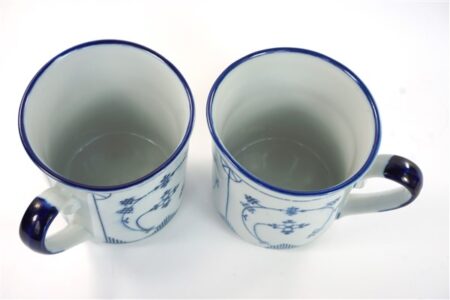 2 vintage mokken blauw/wit