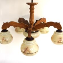 Vintage hanglamp gemarmerde bollen glas houten frame kroonluchter