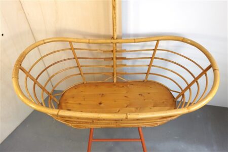 Vintage rotan wieg schuine poten