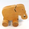 Houten olifant op wielen