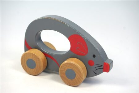 Houten muis op wielen