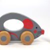 Houten muis op wielen