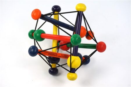 Houten rammelaar met elastiek