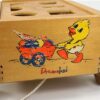 Vintage houten vormendoos op wielen