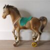 Oud paard wielen kunststof