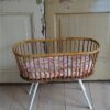 Vintage poppenwieg rotan