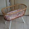 Vintage poppenwieg rotan