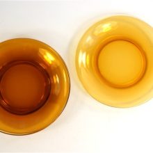 Vintage glazen borden amber