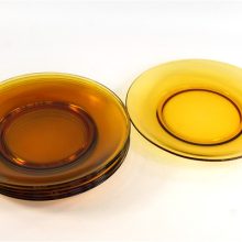 Vintage glazen borden amber