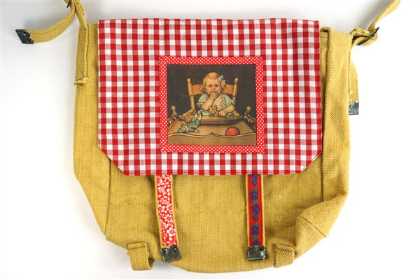 Vintage tas-pukkel met print zus