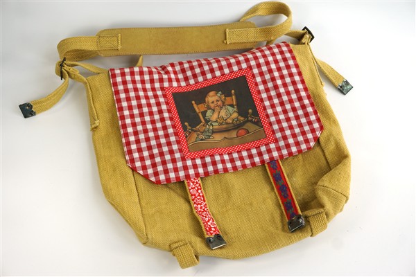 Vintage tas-pukkel met print zus
