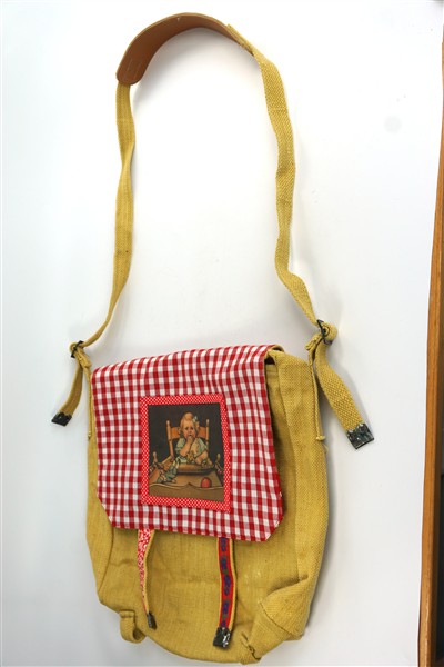 Vintage tas-pukkel met print zus