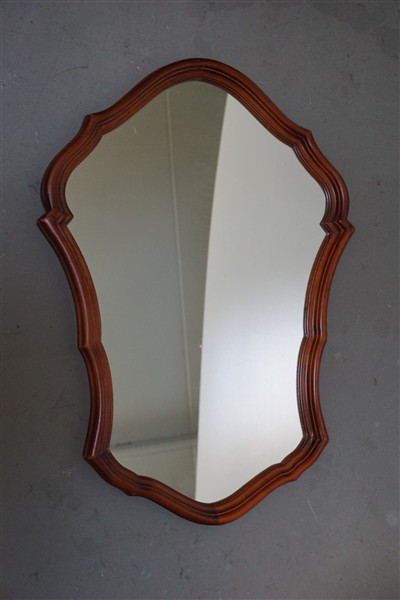 Vintage spiegel met geschulpte rand