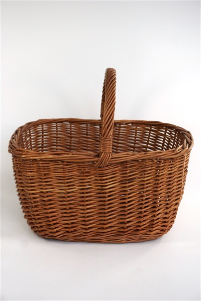 Oude rieten mand + hengsel